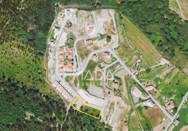 Plot of land with 3000m2 of area for construction of 10 townhouses in Póvoa de Lanhoso, Braga.