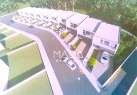 Plot of land with 3000m2 of area for construction of 10 townhouses in Póvoa de Lanhoso, Braga.