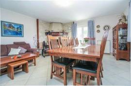 Novigrad surroundings, spacious apartment with large garden and pool