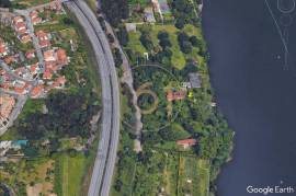 Land/Farm in the parish of Oliveira do Douro, municipality of Vila Nova de Gaia located on the bank of the Douro River with approved PIP