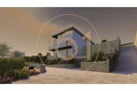 Land/Farm in the parish of Oliveira do Douro, municipality of Vila Nova de Gaia located on the bank of the Douro River with approved PIP