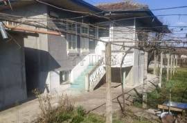 2-bed house and garage near Varna and the beach