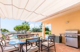 Fabulous 5+1 bedroom villa with stunning country and sea views close to Vilamoura and the beach.