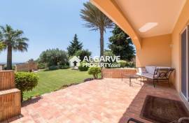 Fabulous 5+1 bedroom villa with stunning country and sea views close to Vilamoura and the beach.