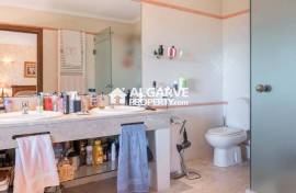 Fabulous 5+1 bedroom villa with stunning country and sea views close to Vilamoura and the beach.