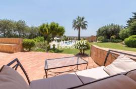 Fabulous 5+1 bedroom villa with stunning country and sea views close to Vilamoura and the beach.
