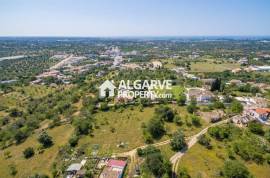 Fabulous 5+1 bedroom villa with stunning country and sea views close to Vilamoura and the beach.