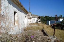 LOULE - Plot with three old houses and SEA VIEWS.