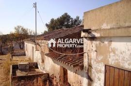 LOULE - Plot with three old houses and SEA VIEWS.