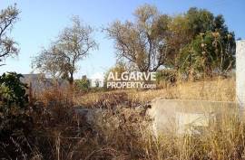 LOULE - Plot with three old houses and SEA VIEWS.