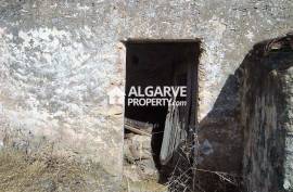 LOULE - Plot with three old houses and SEA VIEWS.