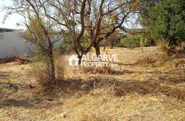 LOULE - Plot with three old houses and SEA VIEWS.