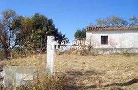 LOULE - Plot with three old houses and SEA VIEWS.