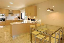 Luxurious 4-Bedroom Villas in the Prestigious Pine Cliffs Resort