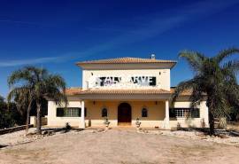 Charming  6 bed villa overlooking the countryside