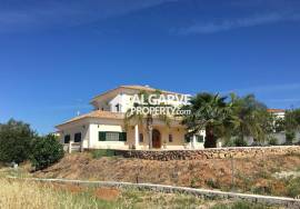 Charming  6 bed villa overlooking the countryside