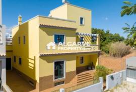 Olhão - 4 bed villa near all amenities and restaurants in town