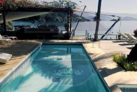 Beatiful Farm  with 14 suites ( 5 houses ) in Brazil ( Paraty-RJ)