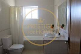 Excellent Villa T5 of 3 floors, 7 divisions and garage and swimming pool with area of 294m2 and implanted in plot of 821m2