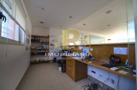 Building for services with license to use for Radiology - Health Care Unit and has a project for a hemodialysis clinic