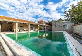 4+1 bedroom villa with land in Romeira