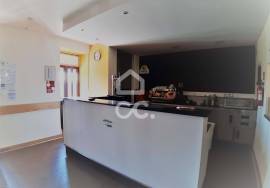 Single House T4 +2 + Commerce!