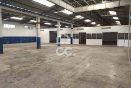 Warehouse with large covered area with privileged access.