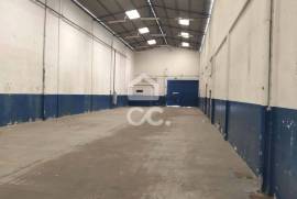 Warehouse with large covered area with privileged access.