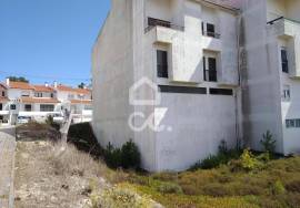 For sale plot of land in Nazaré for construction of apartments.