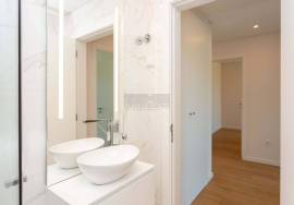 T3 Apartment in Tagus Bay