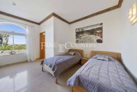 Guia/Albufeira - 4-Bedroom luxury villa, hilltop location