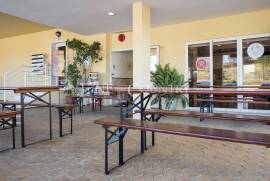 Lagoa – Spacious Restaurant for Sale in Mexilhoeira da Carregação, between Ferragudo and Carvoeiro