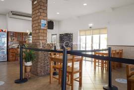 Lagoa – Spacious Restaurant for Sale in Mexilhoeira da Carregação, between Ferragudo and Carvoeiro