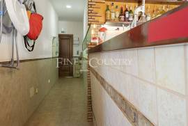 Lagoa – Spacious Restaurant for Sale in Mexilhoeira da Carregação, between Ferragudo and Carvoeiro