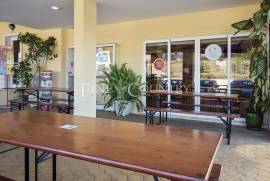 Lagoa – Spacious Restaurant for Sale in Mexilhoeira da Carregação, between Ferragudo and Carvoeiro