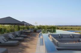 Vilamoura – 3-Bedroom penthouse duplex apartment with roof top terrace and private pool