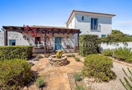 Carvoeiro/Caramujeira - Classic Elegance Reimagined: 1950s Villa Near Praia da Marinha