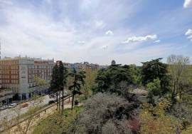 Exclusive house in front of the park of El Retiro