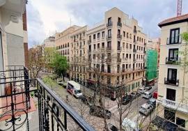 151 m2 apartment built in Gaztambide, Madrid