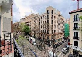151 m2 apartment built in Gaztambide, Madrid