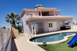 House T3 + 1 with pool and garage located in Brejos / Albufeira for sale