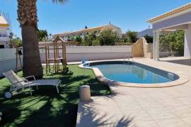 House T3 + 1 with pool and garage located in Brejos / Albufeira for sale