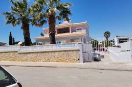 House T3 + 1 with pool and garage located in Brejos / Albufeira for sale