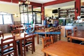Excellent restaurant, working perfectly with loyal customers, located in Guia, Albufeira