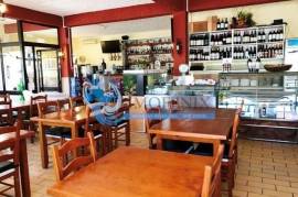 Excellent restaurant, working perfectly with loyal customers, located in Guia, Albufeira