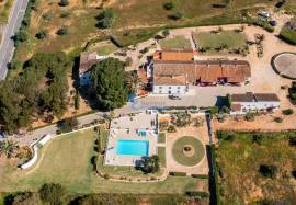 Farm located between Guia and Vale de Parra in the Algarve