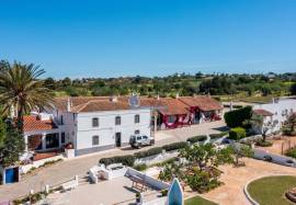 Farm located between Guia and Vale de Parra in the Algarve