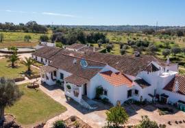 Farm located between Guia and Vale de Parra in the Algarve