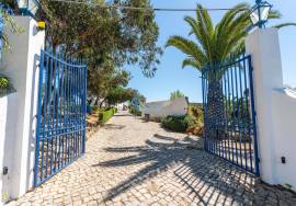 Farm located between Guia and Vale de Parra in the Algarve