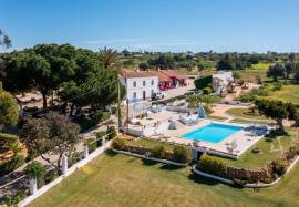 Farm located between Guia and Vale de Parra in the Algarve